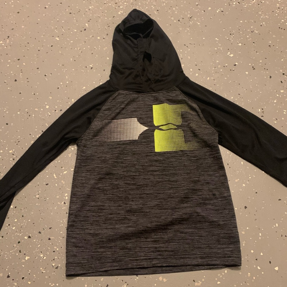 Boys UA Dri-fit long sleeve shirt